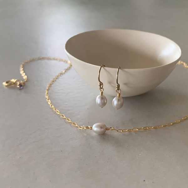 Delicate rice pearl necklace 